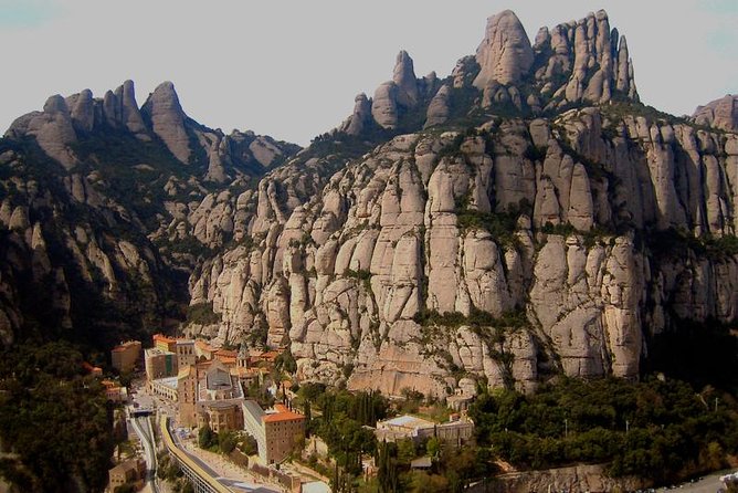 Historical Montserrat Half-Day Hiking Tour From Barcelona - Hiking in Montserrat