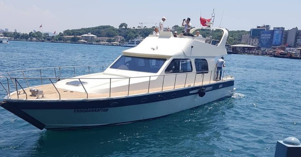 Istanbul Bosphorus Sunset Cruise on a Luxurious Yacht - Marvel at the Magnificent Skyline