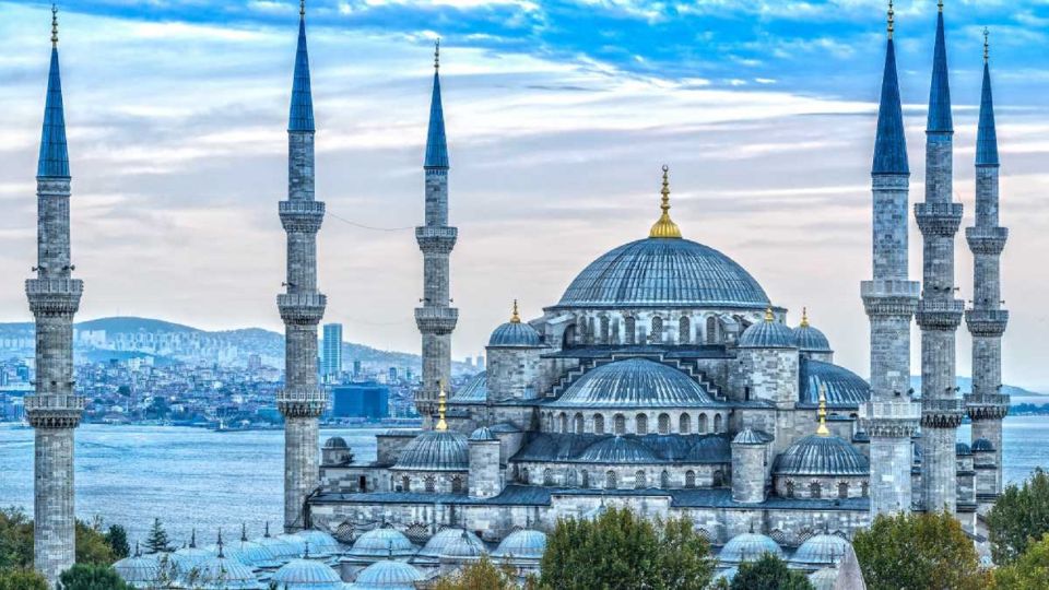 Istanbul: Old Town Tour and Bosphorus Lunch Cruise - Dolmabahçe Palace and Ortakoy Mosque