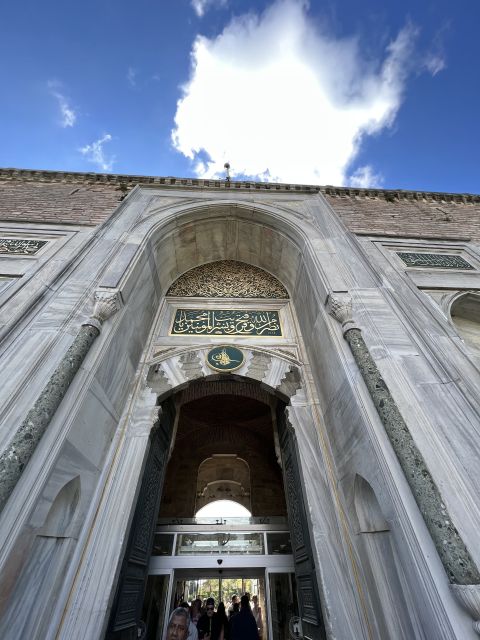 Istanbul: Topkapi Palace and Harem Tour With Skip-The-Line - Strolling Through the Palace Harem