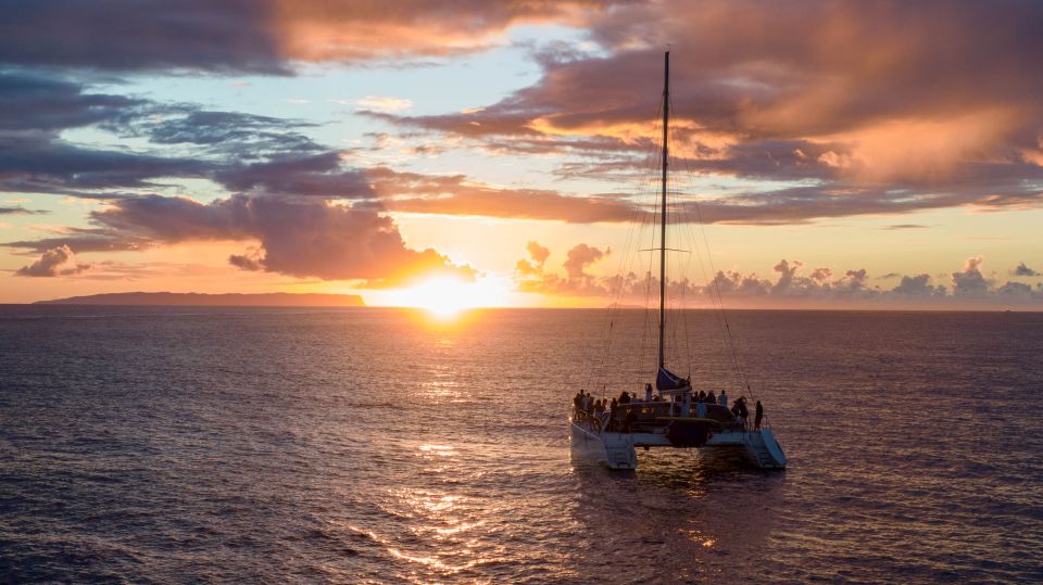 Kauai: Napali Coast Sunset Sailboat Tour With Dinner - Onboard Amenities and Inclusions