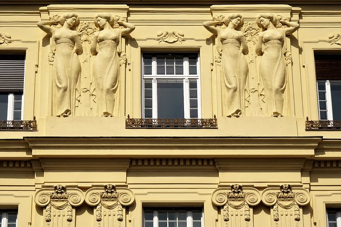 Klimts Kisses From Vienna a Private Expert-Walk From Baroque to Art Nouveau - Skip-the-Line Access to Upper Belvedere