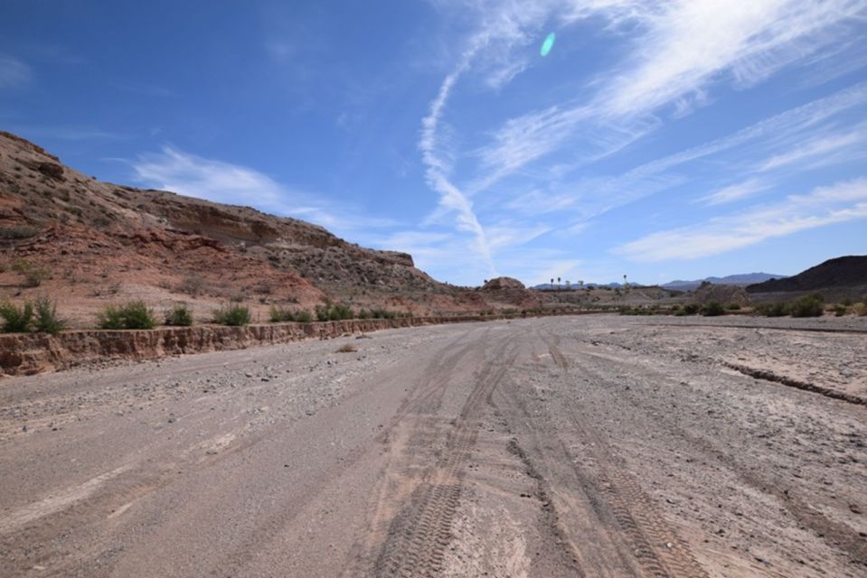 Las Vegas Guided Off-Road Adventure to Echo Bay Wash - Traversing the Desert Terrain