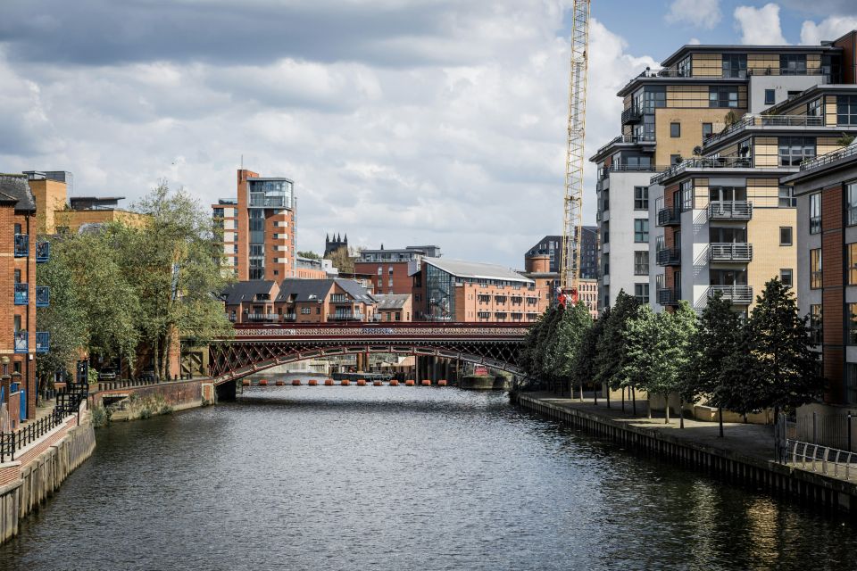 Leeds: Wagonways & Rails Treasure Hunt With Pub Stops - Navigating the Historic Sites