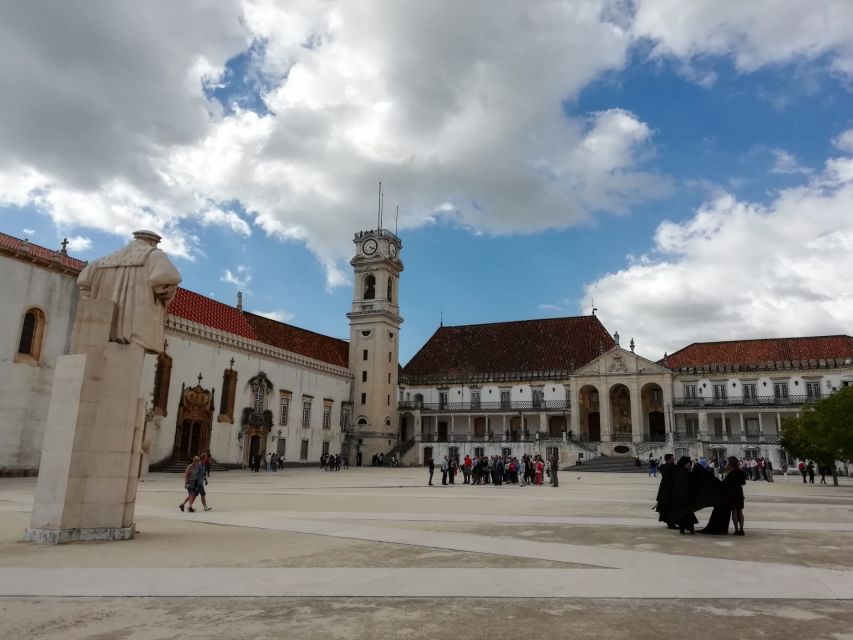 Lisboa - Porto Private Transfer, With 2 Visits on the Way - Exploring Óbidos