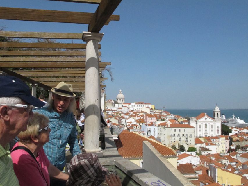 Lisbon: City Introduction Guided Walking Tour - Discover the Castle Area and Cathedral