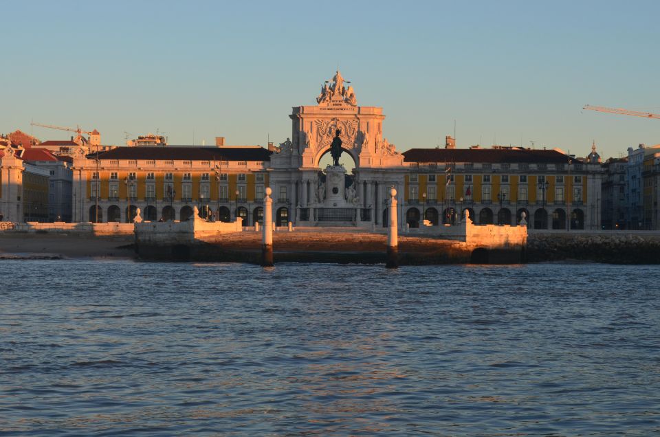 Lisbon Group Boat Tour - Included Amenities and Refreshments