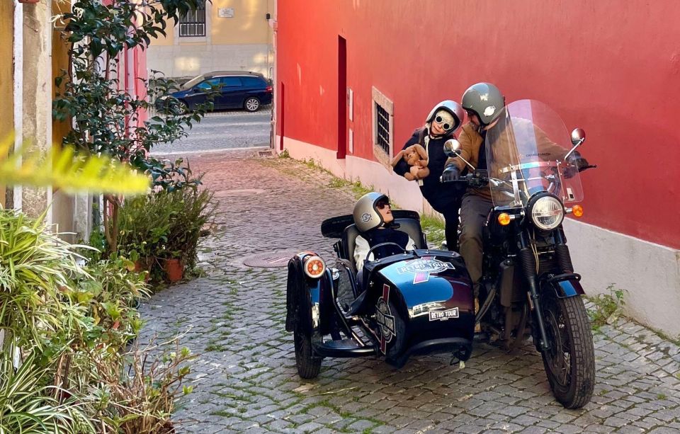 Lisbon : Private Motorycle Sidecar Tour (1h30) - Panoramic 25th of April Bridge