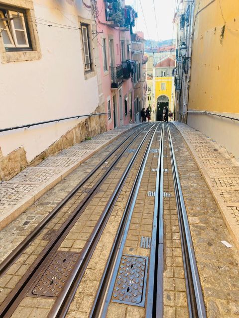 Lisbon : Private Tour With a Local Guide - Tour Highlights