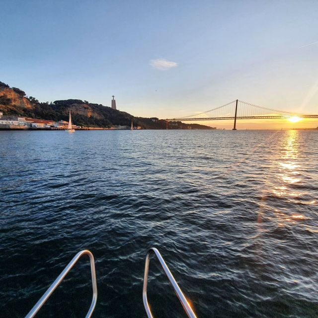 Lisbon: Sunset Catamaran Cruise With Welcome Drink - Highlights of the Cruise