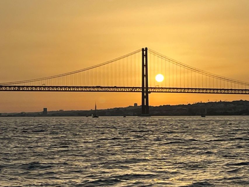 Lisbon Sunset Sensations 2h Cruise - Itinerary and Experience