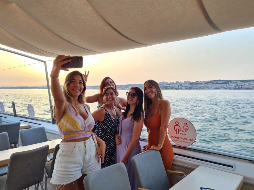 Lisbon: Tagus River Sunset Cruise With Welcome Drink - Onboard Experience