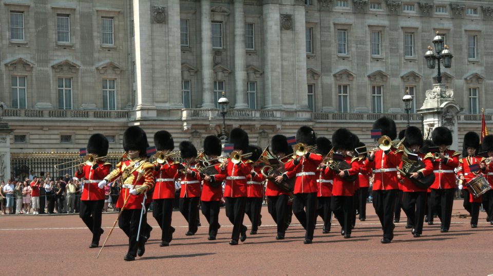 London: 4-Hour Panoramic Tour by Black Taxi - Iconic Royal Landmarks