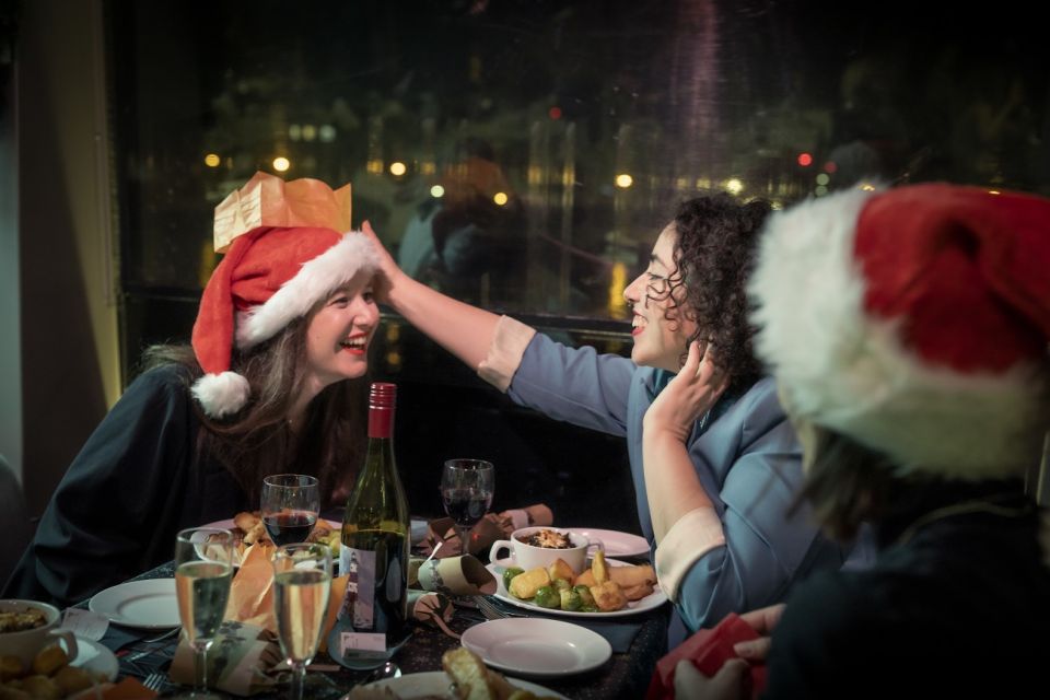 London: Christmas Party Dinner Cruise - Capturing Iconic London Landmarks