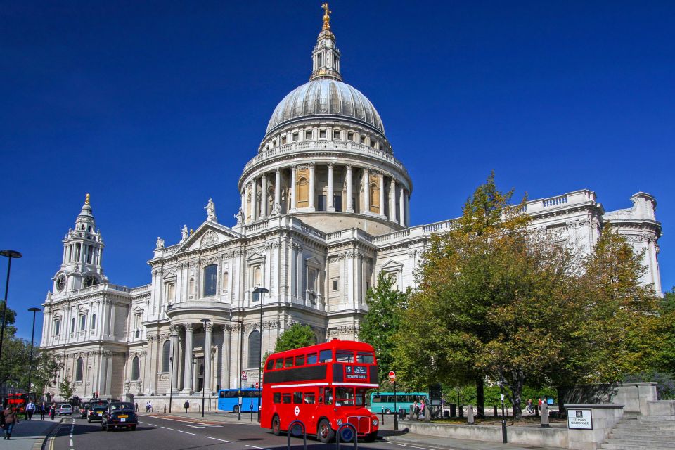 London: Crown Jewels Tour With River Cruise - Admiring the Crown Jewels