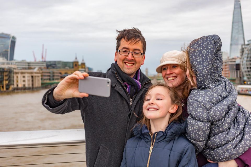 London Family Adventure: Explore the City's Charm on Foot - Captivating Trafalgar Square Exploration