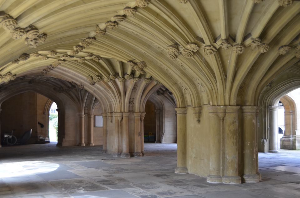 London: Monuments & Back Streets Guided Tour in Black Taxi - Landmark Highlights