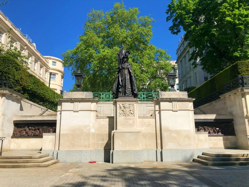 London: Royal Westminster and Buckingham Palace Walking Tour - Self-guided Tour of Buckingham Palace