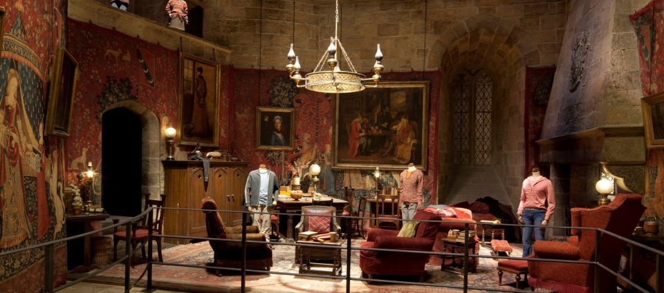 London: Small-Group Warner Bros. Studio Tour With Pickup - Iconic Movie Sets