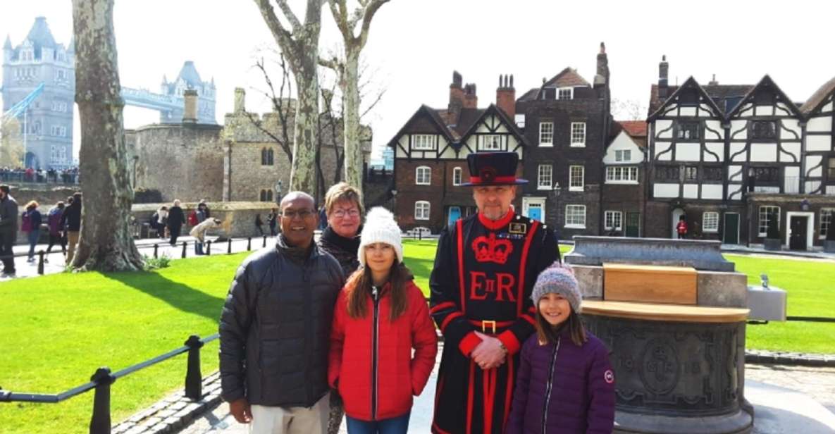 London: Tower of London and Tower Bridge Private Tour - Exploring the Crown Jewels