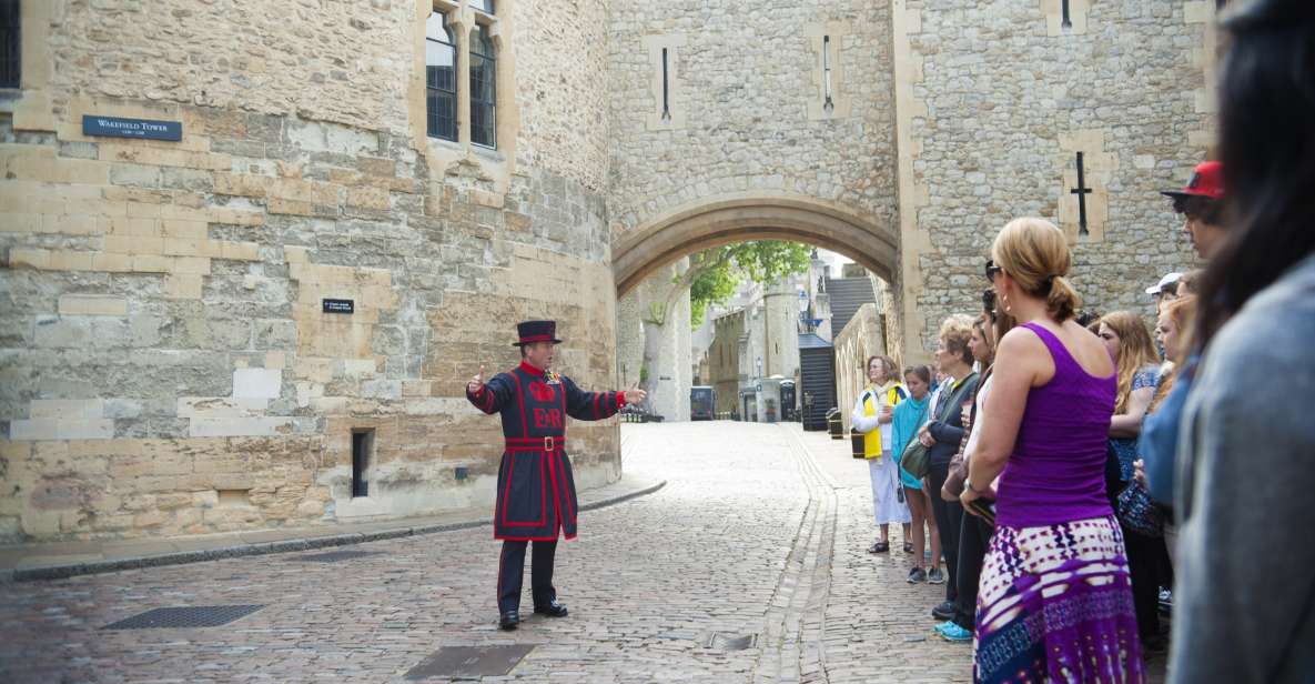 London: Tower of London, Thames Boat & Changing of the Guard - Guided Tour of the Tower