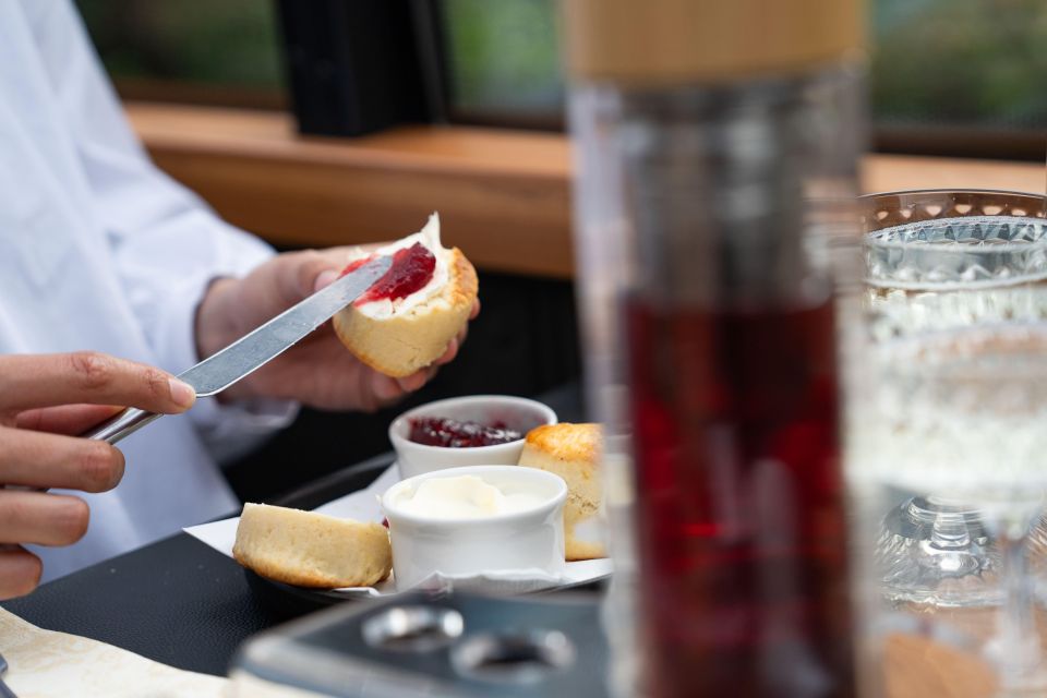 London: Traditional Afternoon Tea Tour in a Luxury Coach - Sightseeing Experience