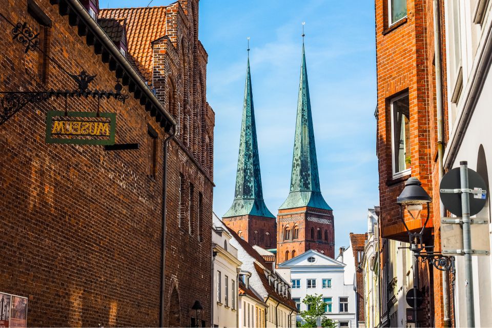 Lübeck: City Exploration Game and Tour - Solving Riddles