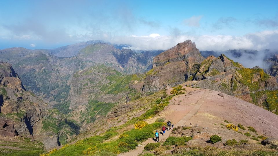 Madeira: Private Guided Pico Areeiro to Pico Ruivo Hike PR1 - Exploring Pico Areeiros Summit