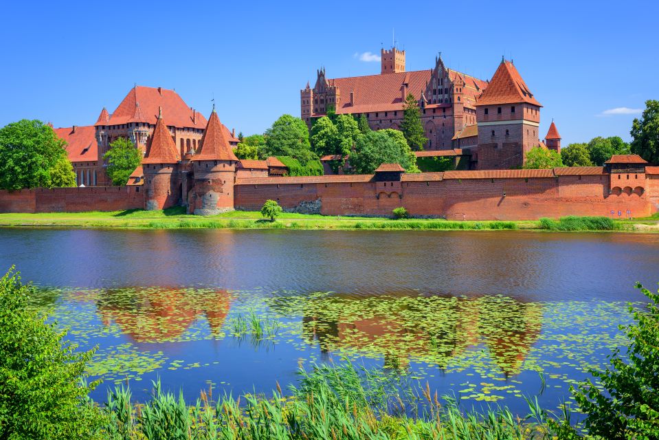 Malbork Castle Tour: 6-Hour Private Tour - Architectural and Historical Significance