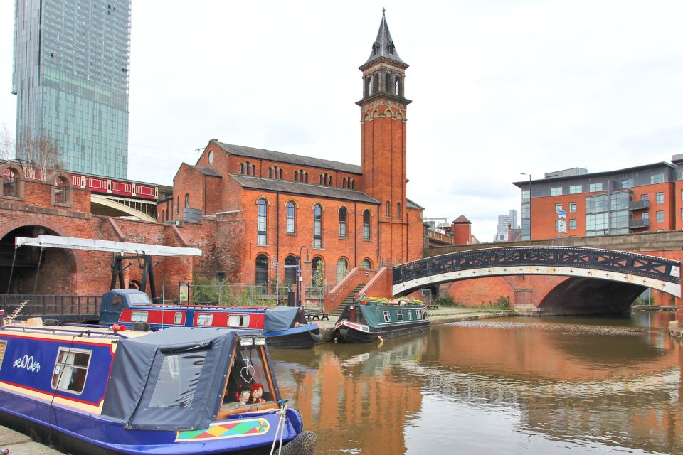 Manchester: First Discovery Walk and Reading Walking Tour - Navigating the Tour