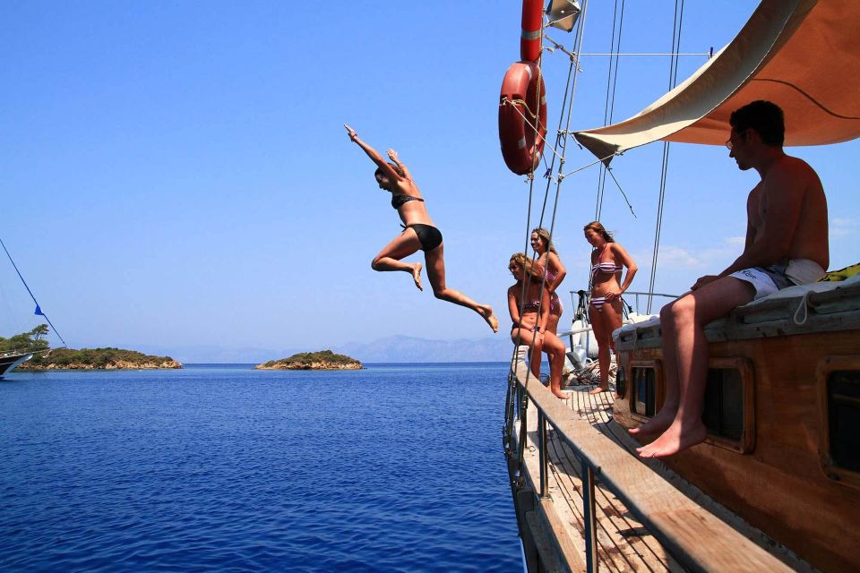 Marmaris Full-Day Boat Trip With Unlimited Soft Drinks+Lunch - Feeding the Mullet