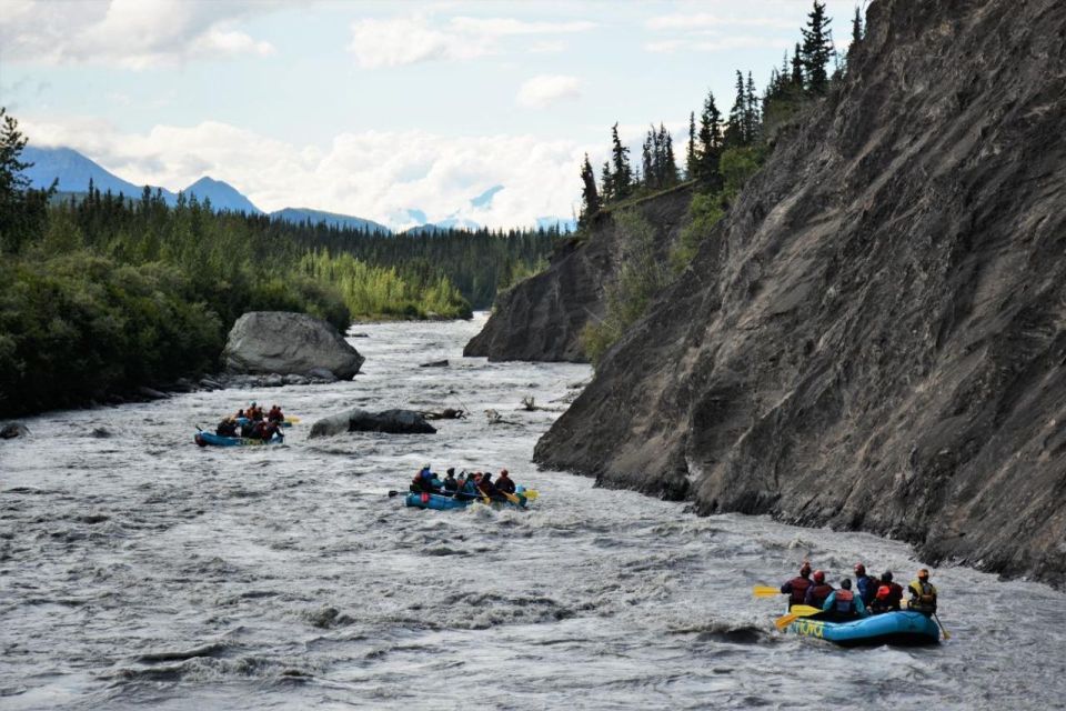 MATANUSKA GLACIER: LIONS HEAD WHITEWATER RAFTING - Scenic Alpine Landscape