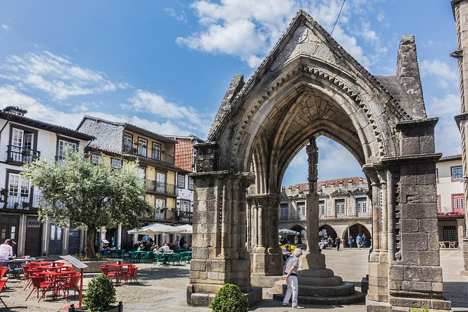 Minho Tour Private (Braga and Guimarães) Full Day - Castles and Religious Sites