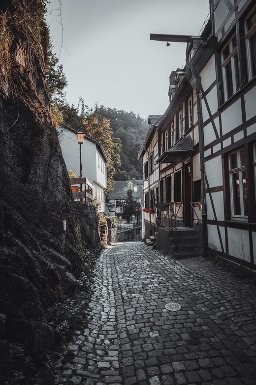 Monschau - Private Guided Tour of the Old Town - 13th Century Burg Monschau