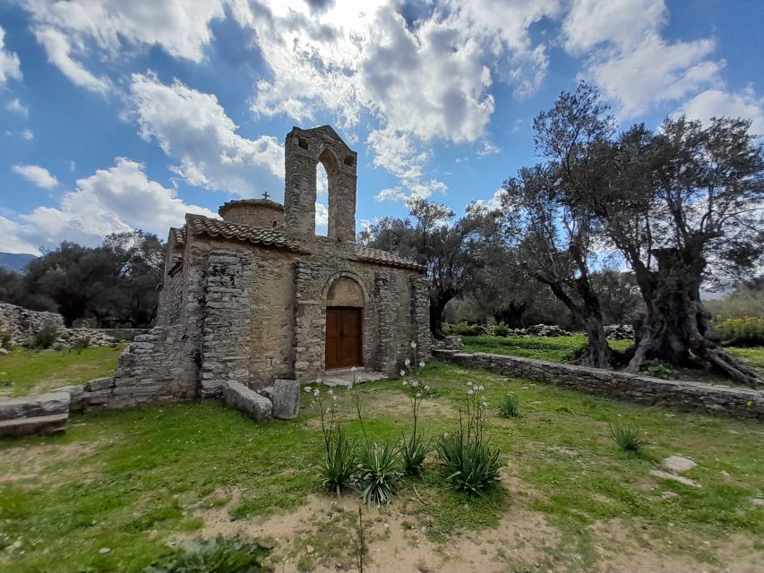 Naxos: Countryside Hike Among Villages & Byzantine Churches - Visiting Byzantine Churches