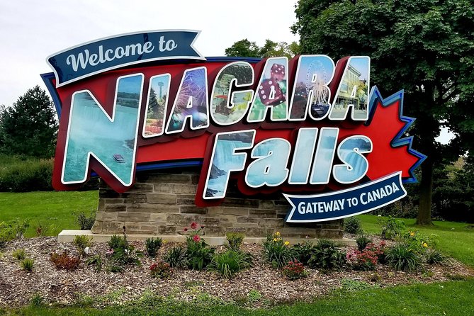 Niagara Falls in English - Admiring the Niagara Floral Showhouse