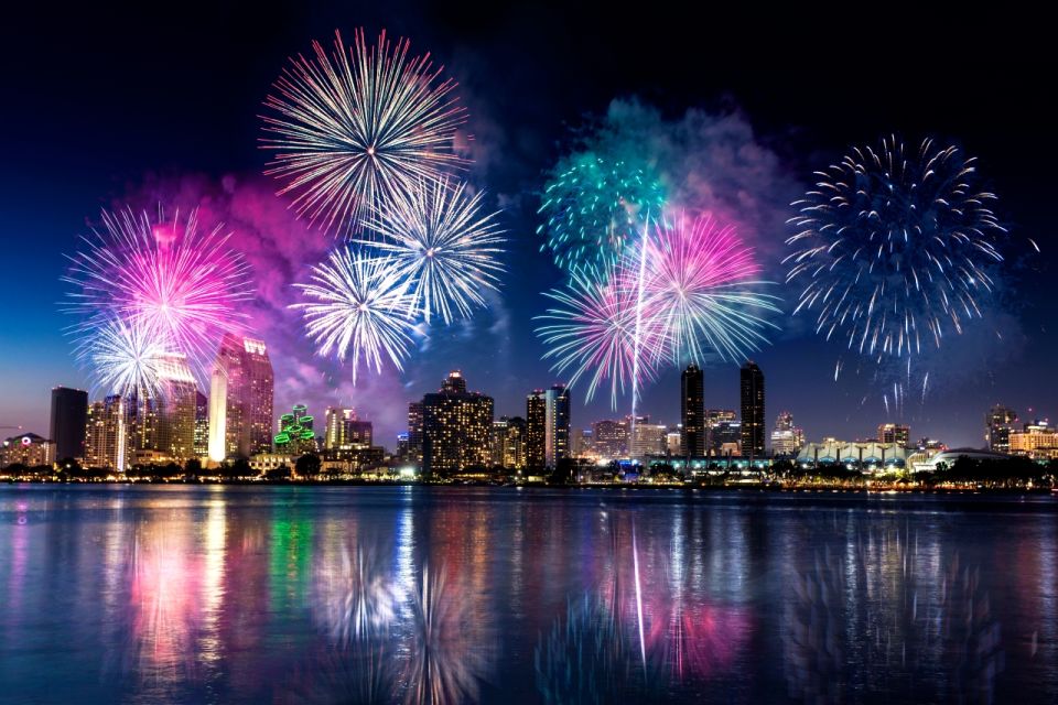 Oahu: Waikiki Friday Fireworks Cruise - Amenities and Inclusions