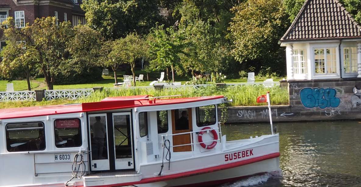 Outer Alster: Celebrities, Waterfronts, and Nature Cycle Tour - Views of the City Center