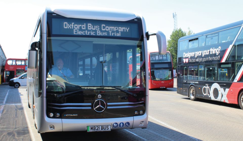 Oxford: BUS Transfer To/From London Heathrow Airport - Onboard Amenities and Facilities