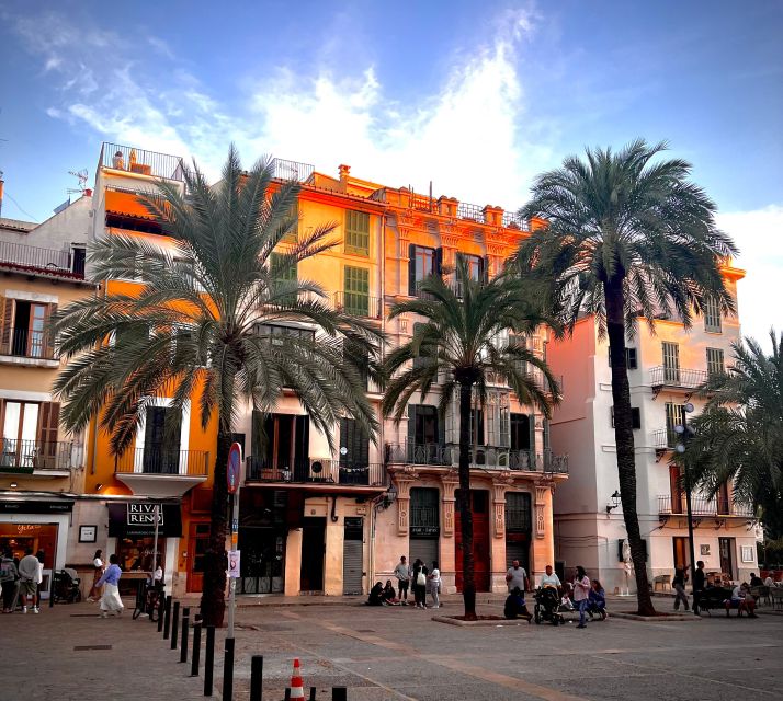 Palma De Mallorca: Old Town Atmospheric Evening Tour - Meeting Point and Logistics