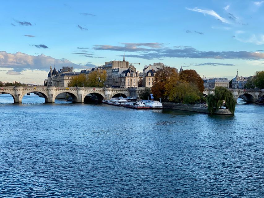 Paris: Audio-Guided Tour by Bus Along the Seine - Audio Guide Features