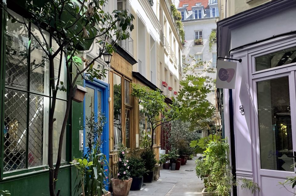 Paris: Local Secrets and Passageways Walking Tour - Passage Des Panoramas Discovery