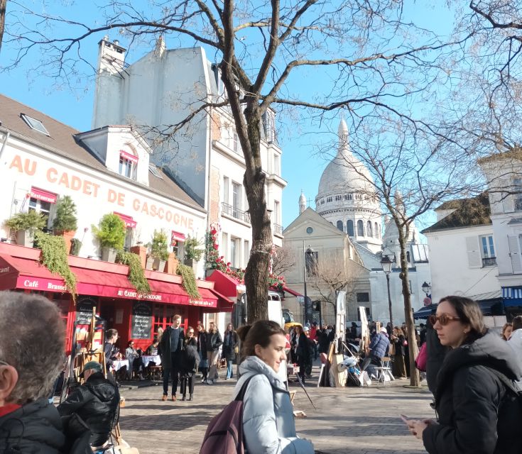 Paris: Montmartre Private Guided Tour & River Cruise Option - Place Du Tertre: Shopping and Scenery