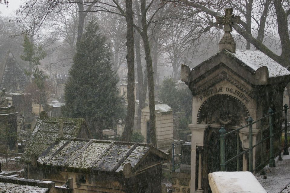 Paris: Père Lachaise Cemetery Walking Tour - Exploring the Cemetery