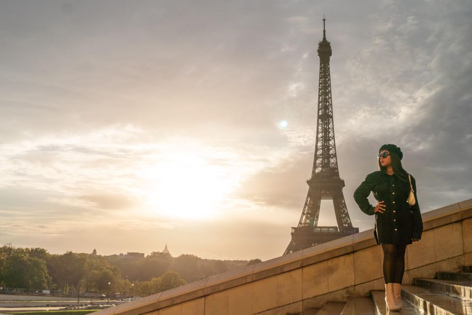 Paris: Private Eiffel Tower Express Photoshoot - Meeting Point