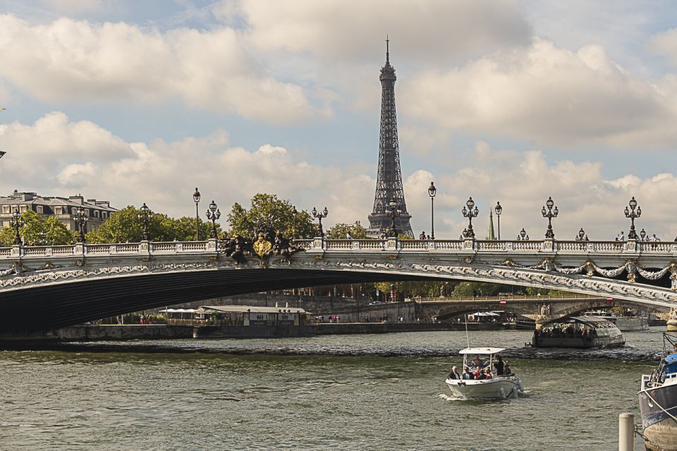 Paris: Private Seine River Cruise With Guide - Itinerary