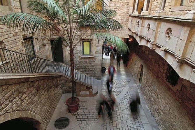 Picasso & Gothic Quarter Walking Tour With Skip the Line Ticket - Els Quatre Gats Cafe