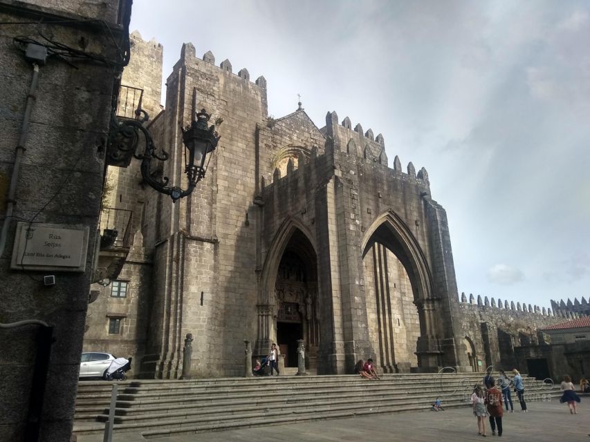 Porto: Private Transfer From/To Santiago De Compostela - Booking and Availability