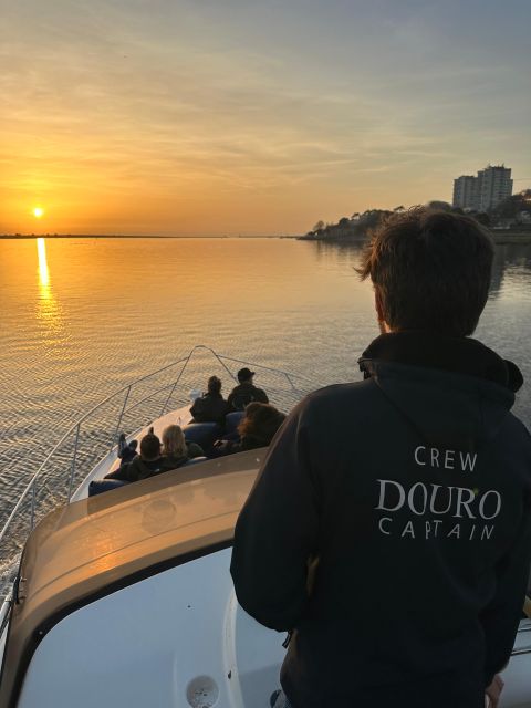 Porto:Douro River 6 Bridges Tour Amazing Yatch With Cocktail - Discover Jardins Do Palácio De Cristal