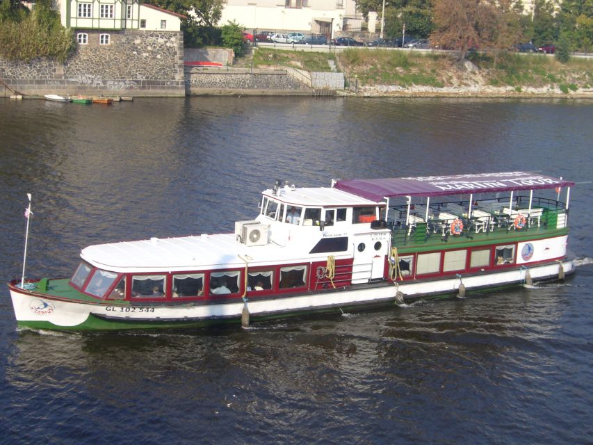 Prague: 1-Hour Vltava River Cruise - Meeting Point and Transportation